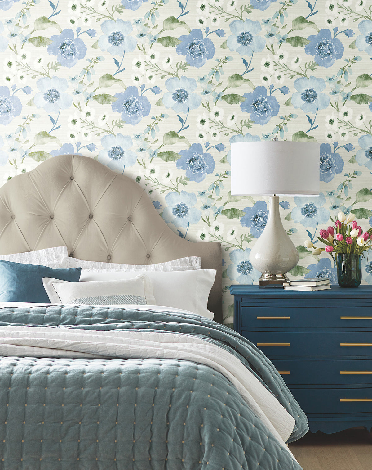 Evelyn Wallpaper - Blue room setting