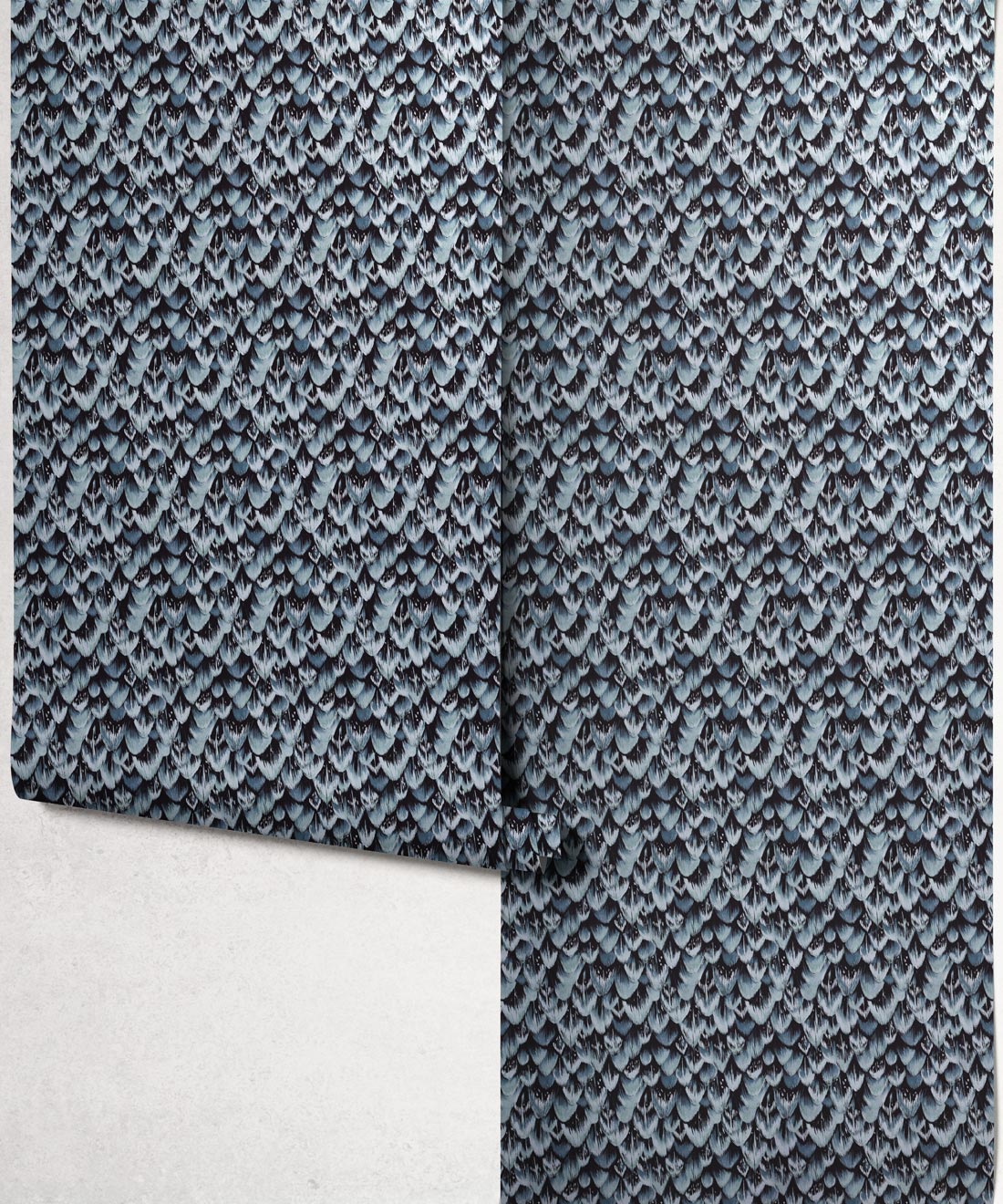 Tail Feather Metallic Wallpaper - Colourway: Kingfisher (Silver) - Roll