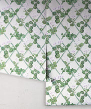 Load image into Gallery viewer, Primrose Garden Wallpaper - Maine House Interiors - Colorway: Lilac - Roll
