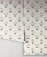 Load image into Gallery viewer, Geranium Wallpaper - Palace Grove Collection - M&amp;K Studio - Roll - Colorway: Linen