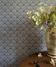 Load image into Gallery viewer, Shellyn Wallpaper - Colorway: Cornflower - Fable Collection by M&amp;K Studios - Insitu