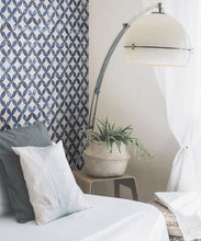 Load image into Gallery viewer, Petales Deux Wallpaper • Midnight White • Insitu