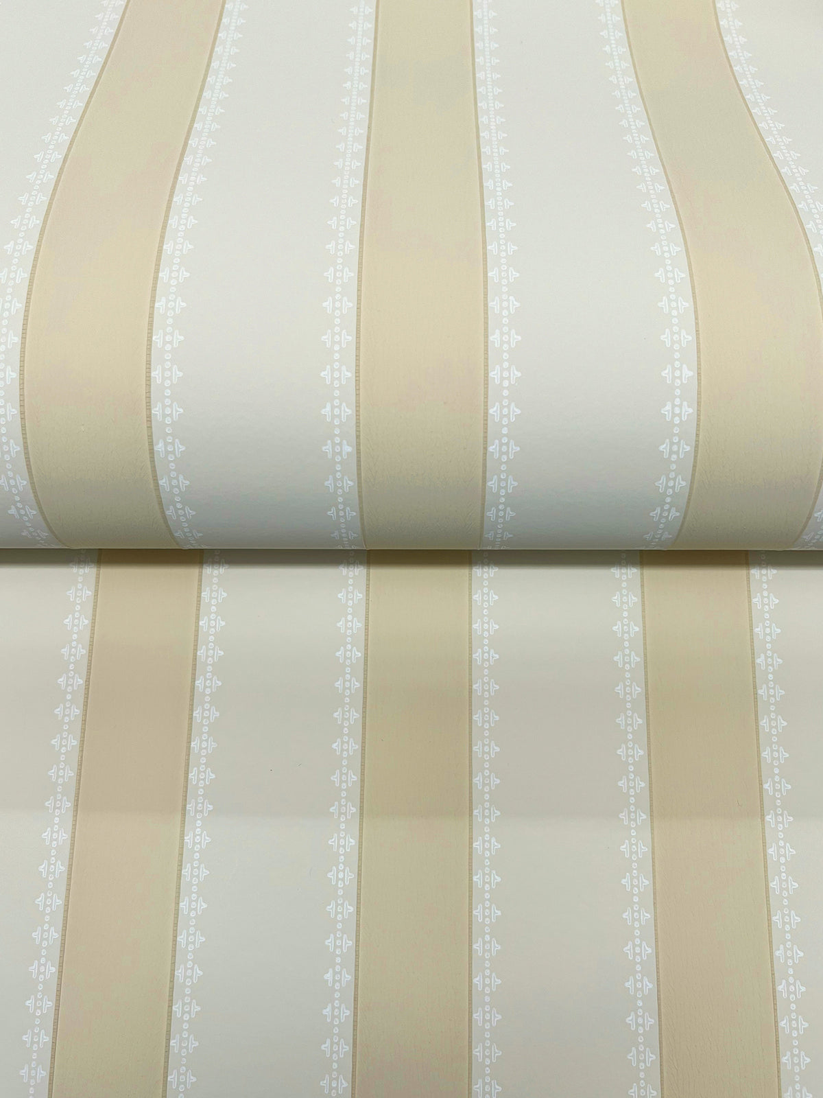 Tilford Wallpaper - Beige wallpaper detail