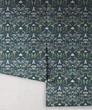 Load image into Gallery viewer, Wallpaper Republic - Floral Emporium Collection - Queen Anne’s Lace - Emerald - Roll
