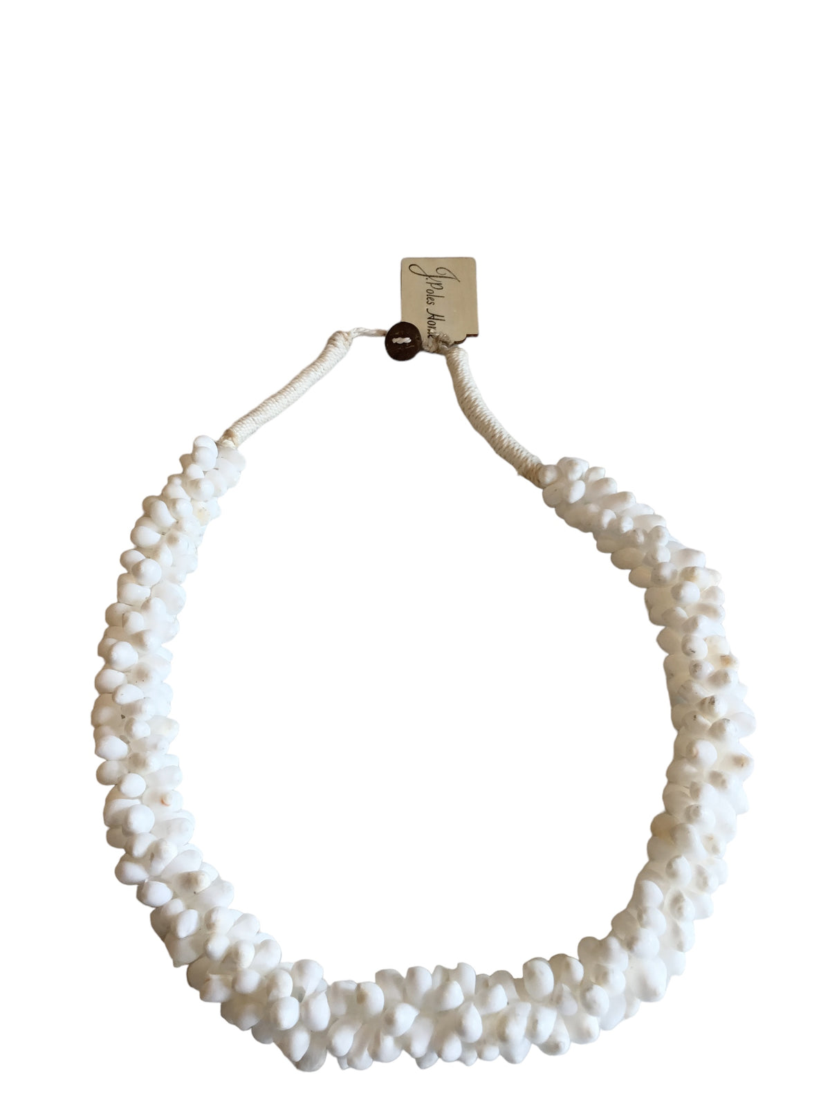 white shell decorative necklace