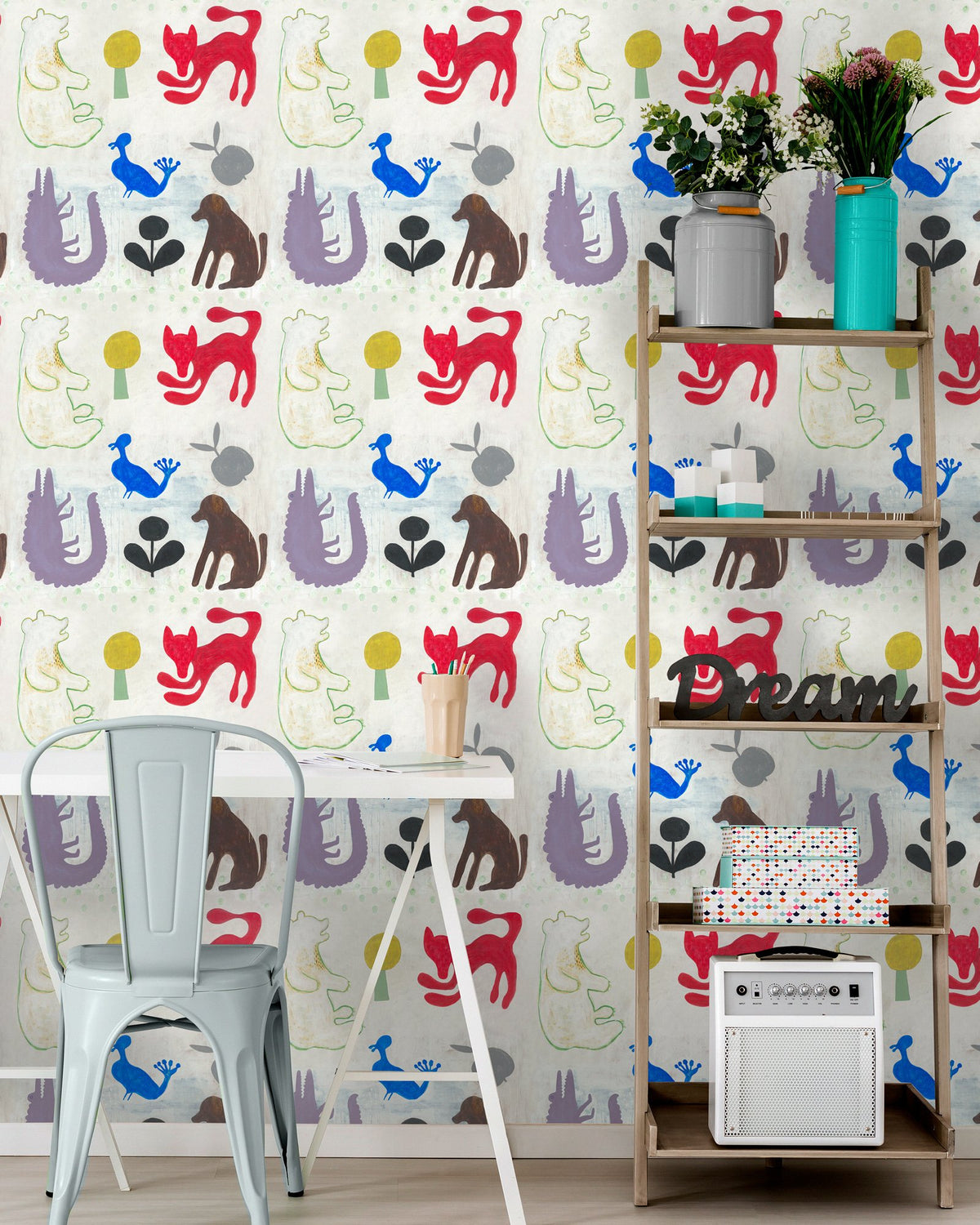 MR BOYD’S ANIMALS WALLPAPER
