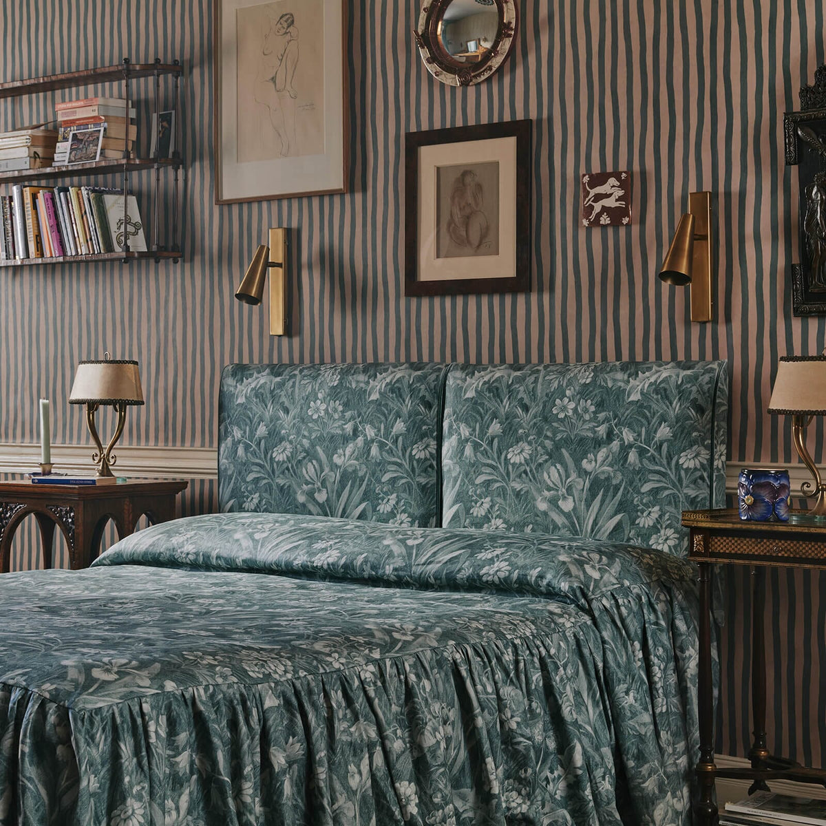 ARTIST'S STRIPE Wallpaper - Euphorbia & Alabaster
