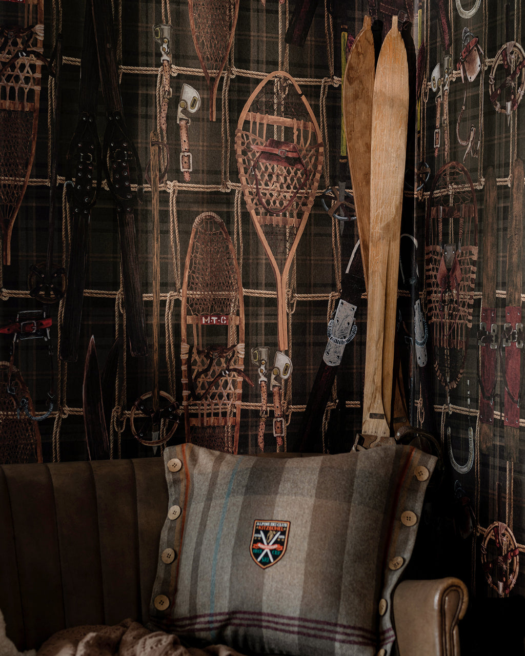 VINTAGE SKIING WALLPAPER