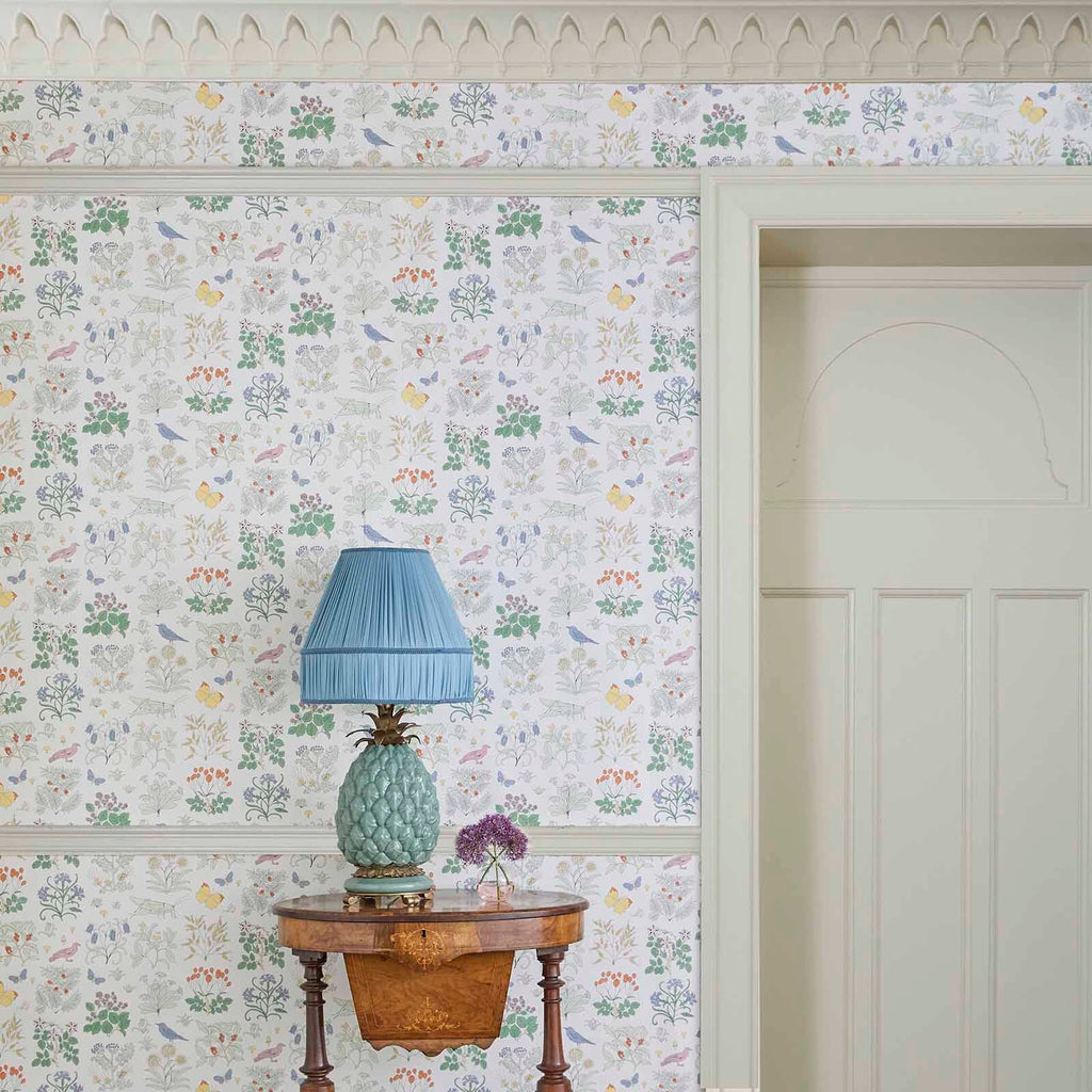 VOYSEY'S GARDEN MAGNA Wallpaper - Off White