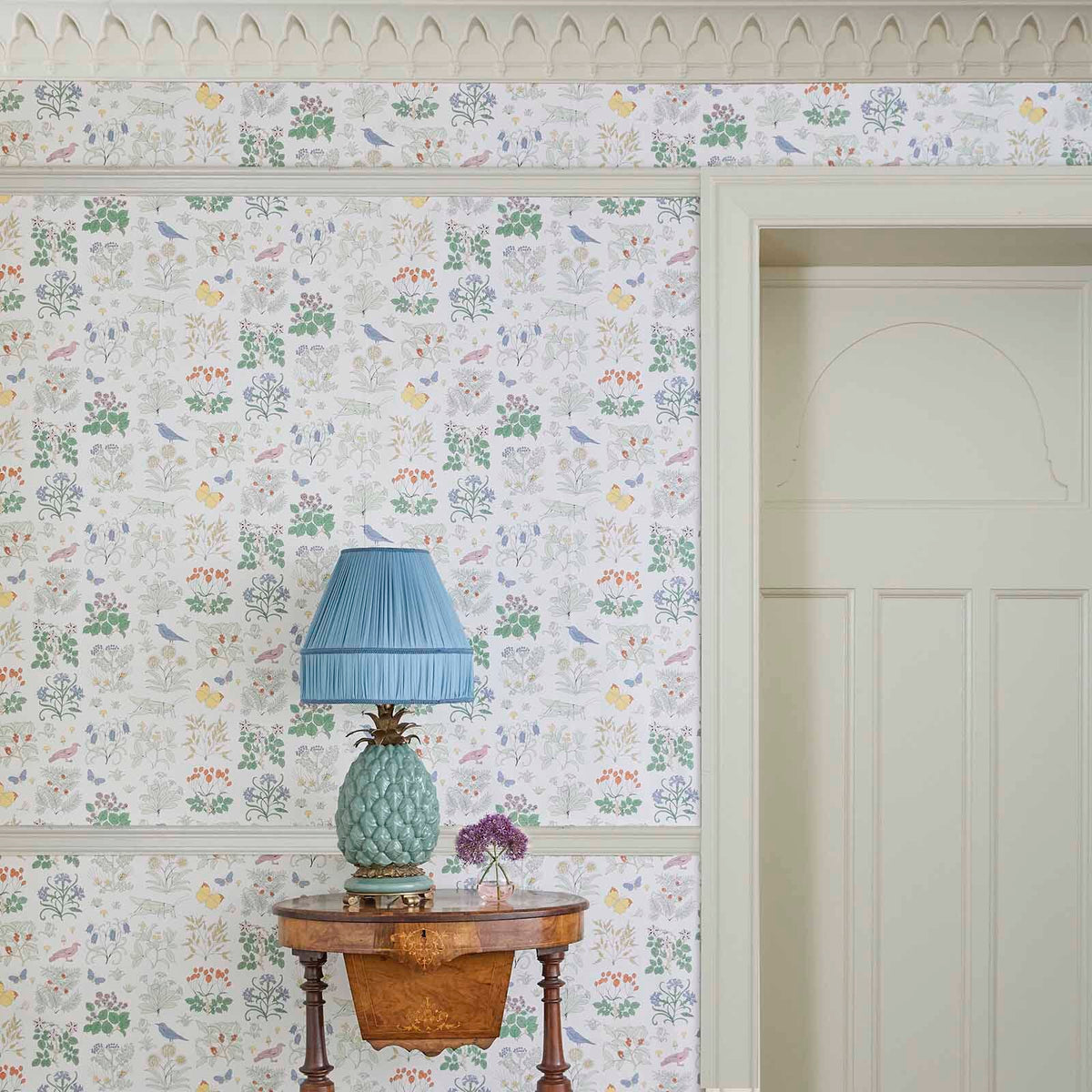 VOYSEY'S GARDEN MAGNA Wallpaper - Off White