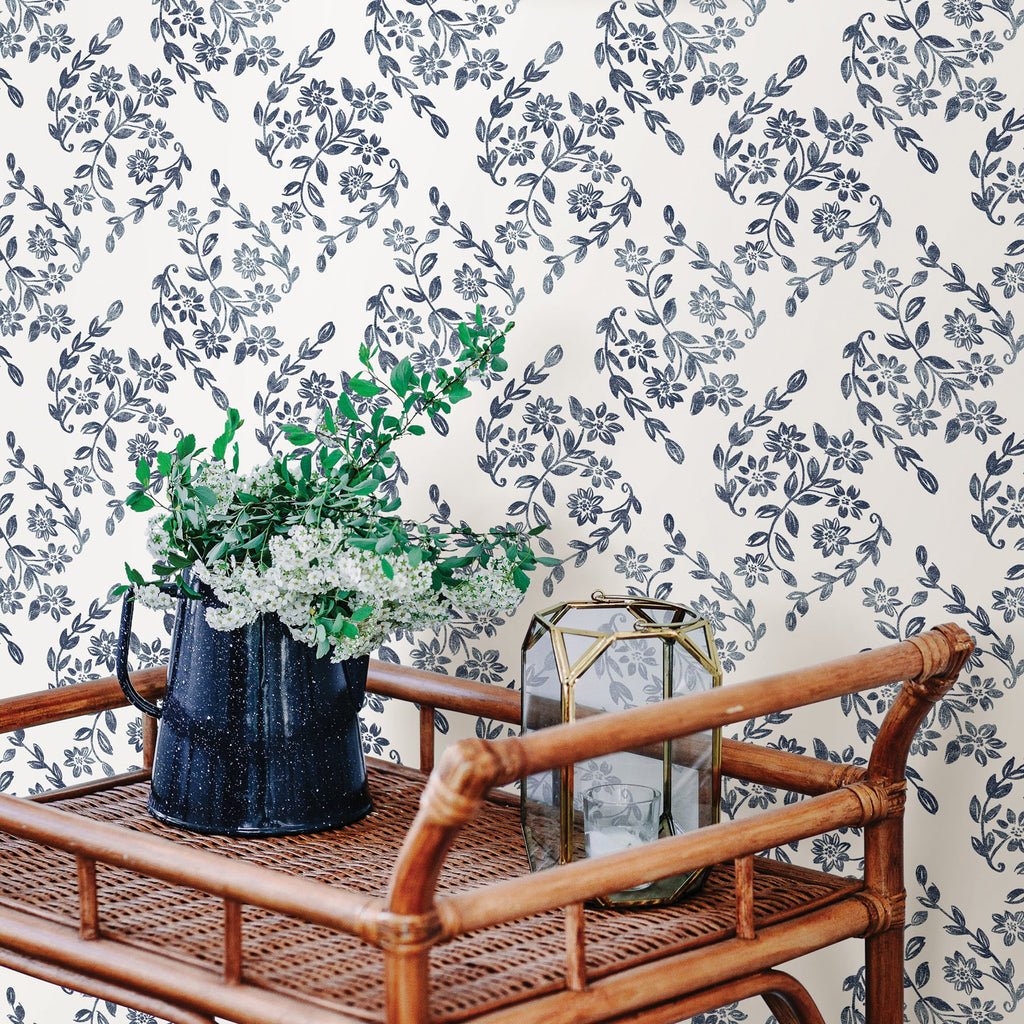 Arabesque Floral Trail Wallpaper