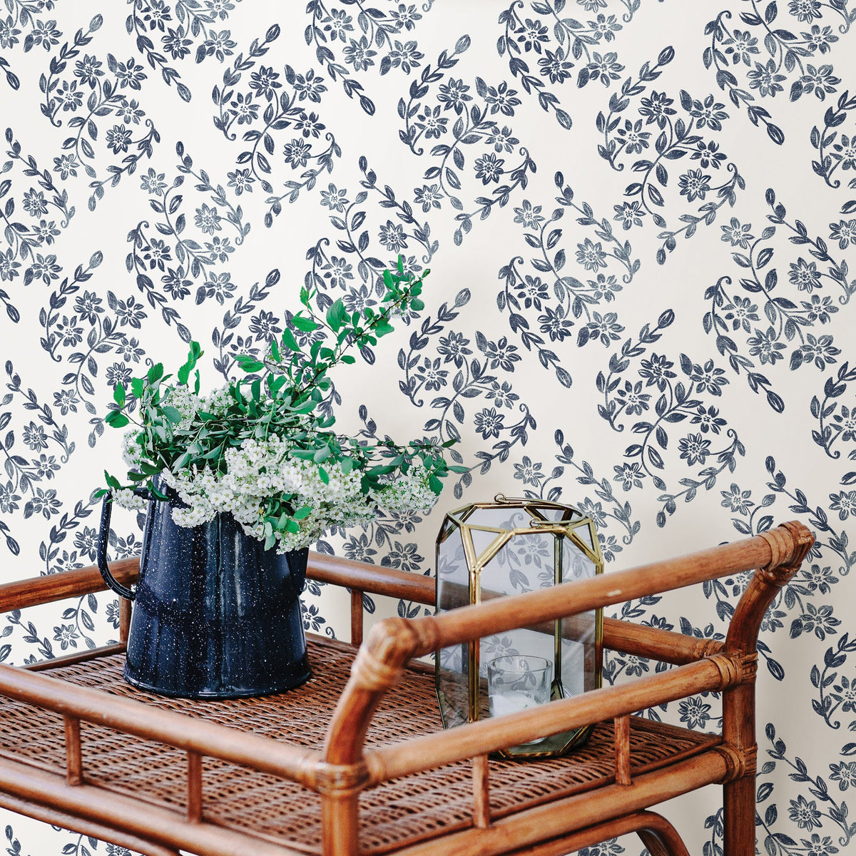 Arabesque Floral Trail Wallpaper