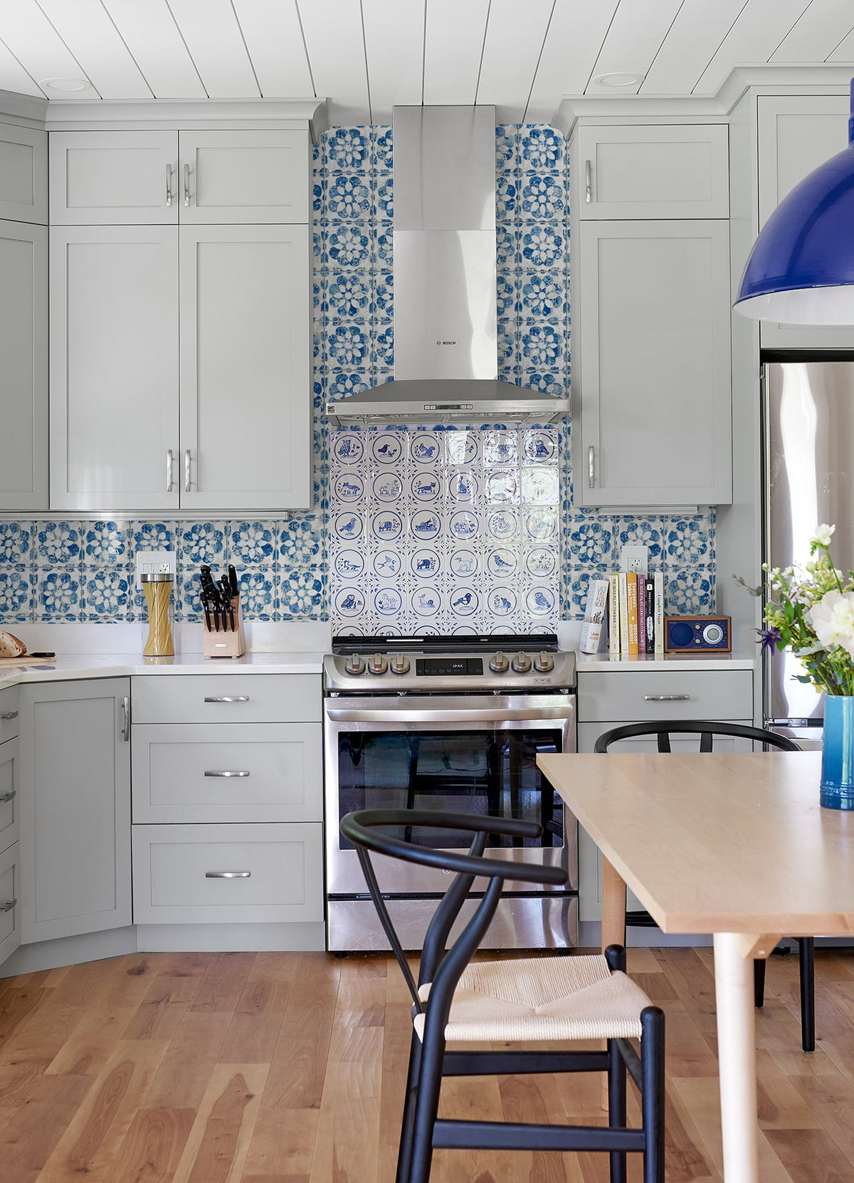 Izeda Floral Floral Tile Wallpaper