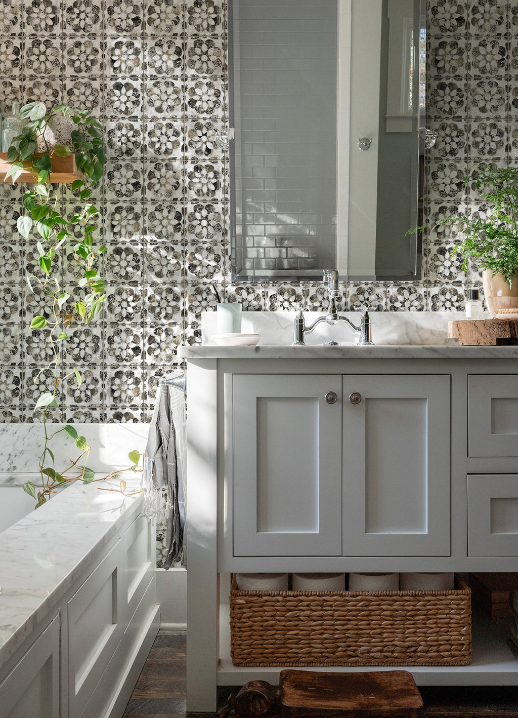 Izeda Floral Floral Tile Wallpaper