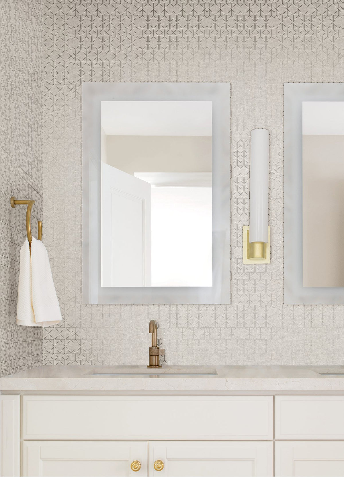Paititi Diamond Trellis Wallpaper