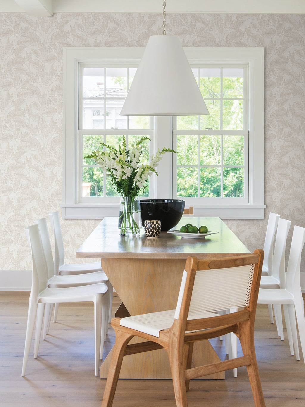 Suki Leaves Wallpaper