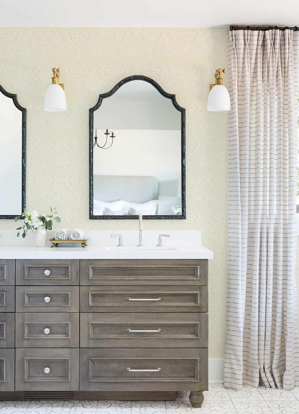 Scout Floral Ogee Wallpaper