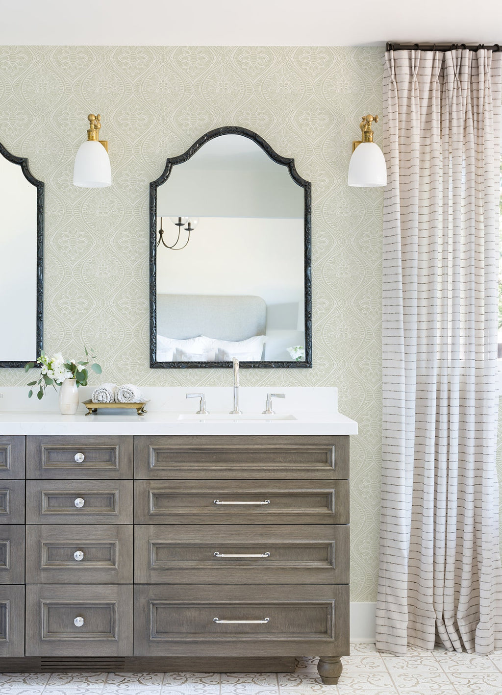 Scout Floral Ogee Wallpaper