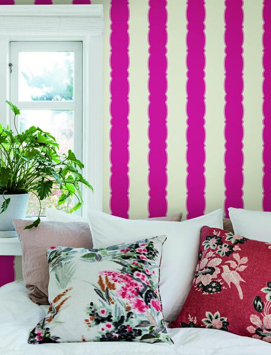 Scalloped Stripe Wallpaper