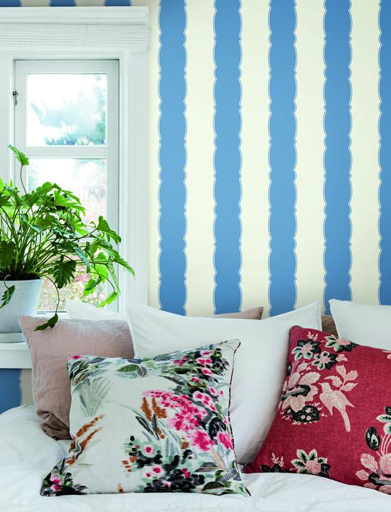 Scalloped Stripe Wallpaper
