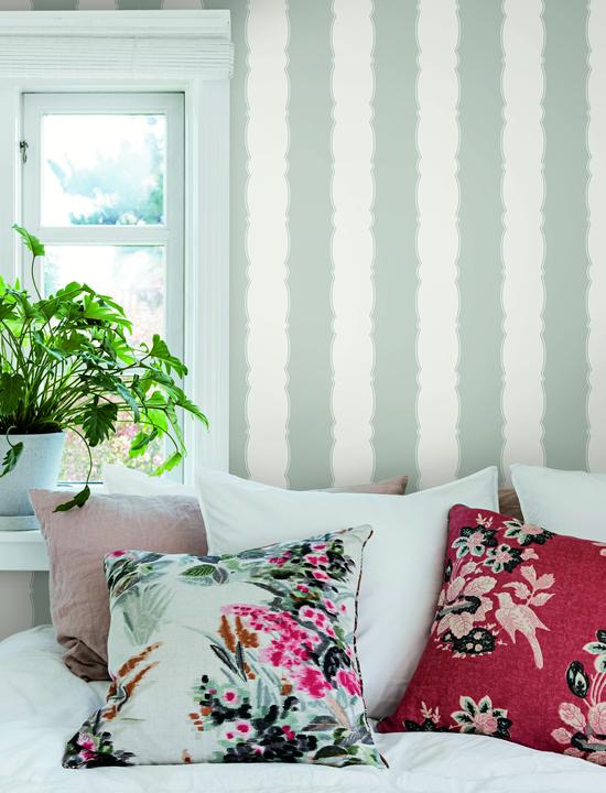 Scalloped Stripe Wallpaper