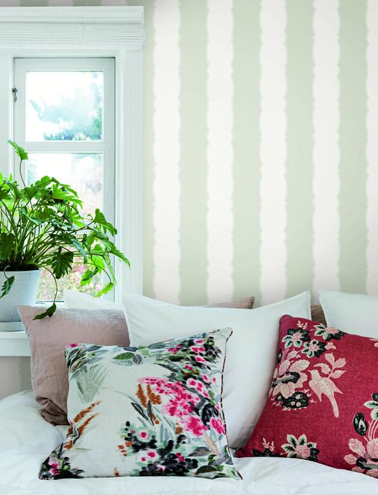 Scalloped Stripe Wallpaper