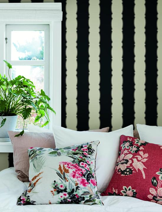 Scalloped Stripe Wallpaper