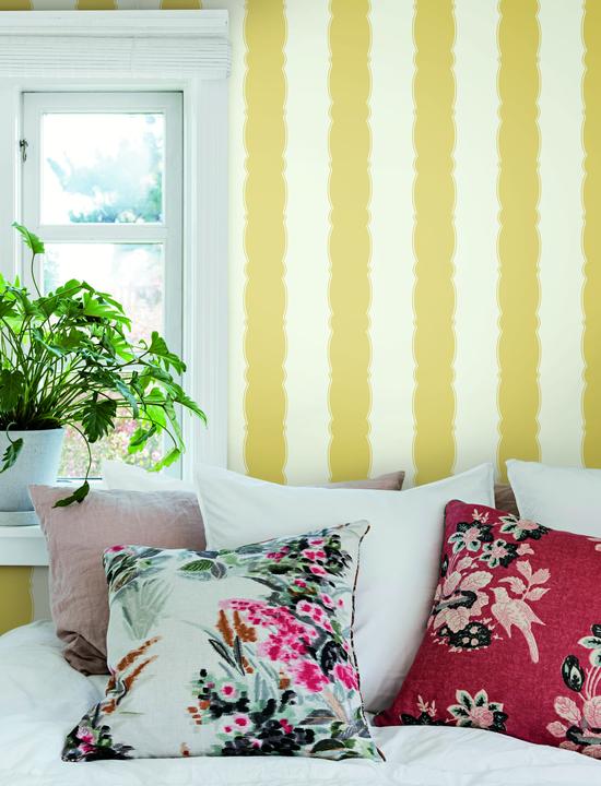 Scalloped Stripe Wallpaper