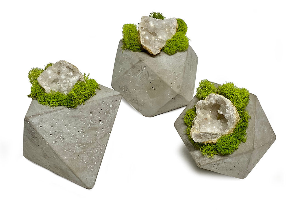 SET OF 3 GEODES IN CEMENT GEOMETRIC POTS