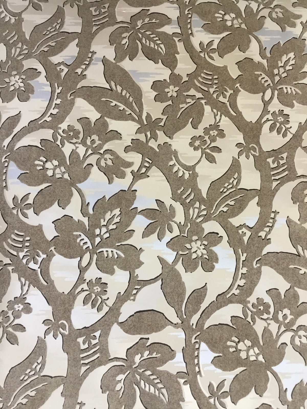 VL148182. Very lg. Vineyard Floral in beige and brown